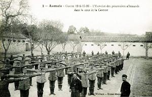 Aumale - Caserne - Prisonniers Allemands - 1914-18